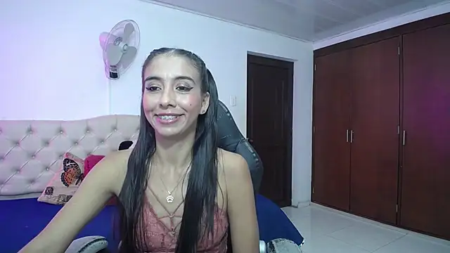 sandra petite19 online show from June 7, 2026, 10:57 pm