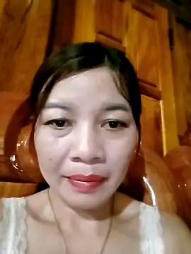 Yiyi102300 online show from April 14, 2026, 1:55 am