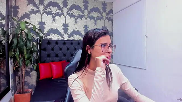 Emily Lopera online show from April 30, 2026, 2:45 pm