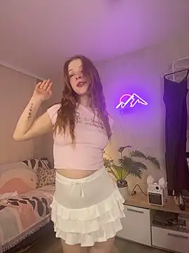 GoldenSunBunny online show from April 9, 2026, 2:11 am