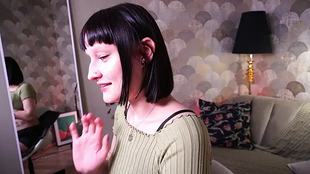 Velvet Lily online show from April 6, 2026, 8:54 pm