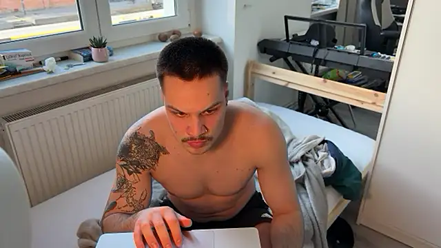 rommmika online show from April 8, 2026, 4:40 pm