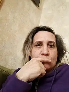 KatieLove133 online show from April 30, 2026, 4:13 pm