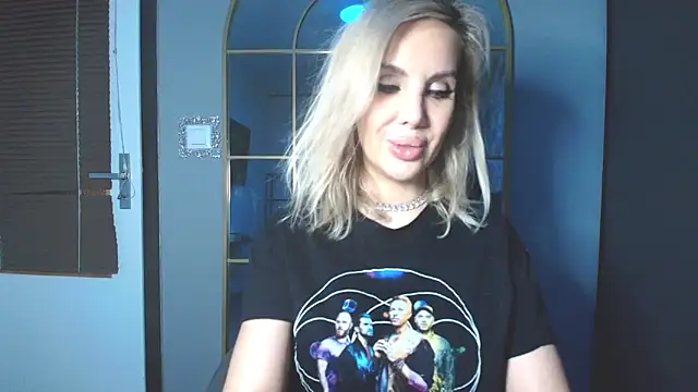 SexyQueenNina online show from March 3, 2026, 6:47 pm