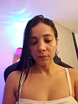 miaeyex online show from May 8, 2026, 12:10 pm