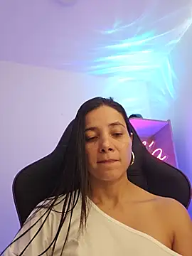 miaeyex online show from May 20, 2026, 1:17 pm