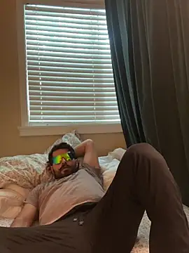 Snapshot of Hairylatino11 chatting on March 14, 2026, 6:46 pm Hairylatino11 online show from March 14, 2026, 6:46 pm