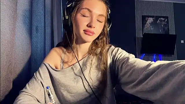 Veluxe online show from March 15, 2026, 12:22 pm