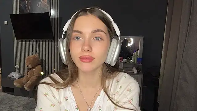 Veluxe online show from April 6, 2026, 4:19 pm