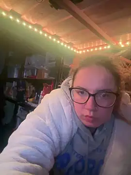 curvyneon online show from March 31, 2026, 7:03 pm