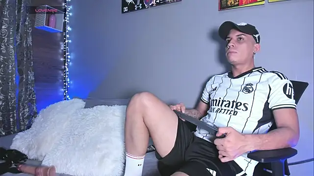 Enzoo98  online show from March 20, 2026, 12:48 am