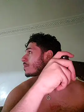 Thewildaliii0 online show from April 22, 2026, 11:39 pm