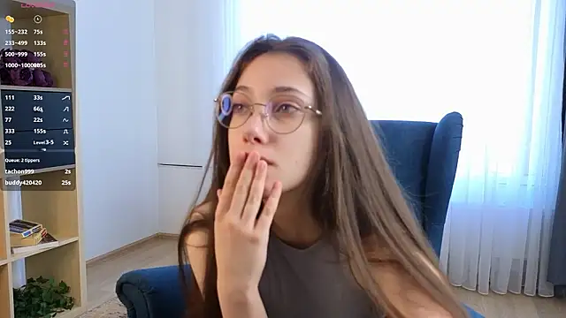 IsauraHolleman online show from March 19, 2026, 3:32 am