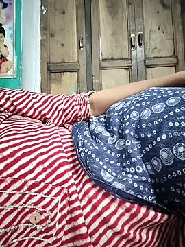 model seela online show from May 8, 2026, 12:49 am