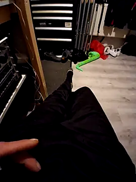 missbrowneyes 82 online show from April 26, 2026, 1:25 am