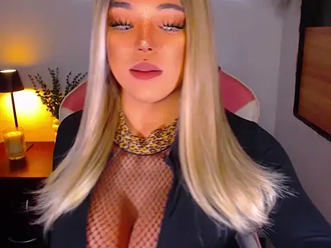 Zandralopez online show from March 28, 2026, 3:11 pm