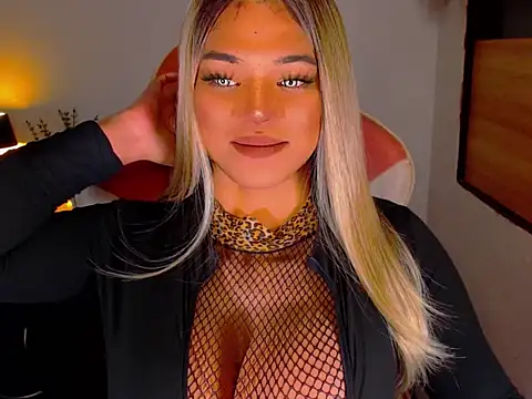 Zandralopez online show from March 29, 2026, 3:17 am