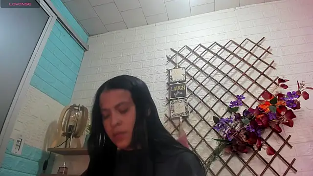 LITTLE-NESSA online show from April 27, 2026, 9:13 pm