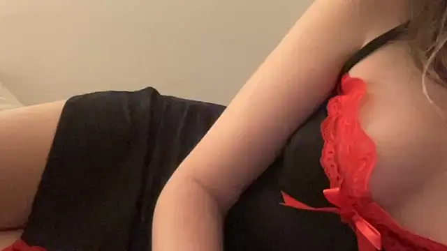 louloupoils online show from March 18, 2026, 12:47 am