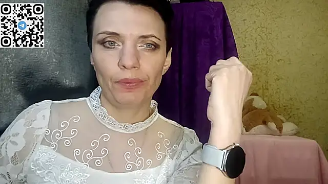 HotMamaQueen234 online show from April 5, 2026, 5:54 pm