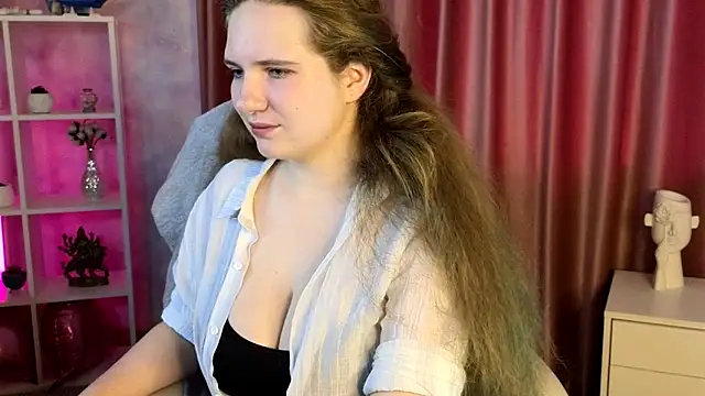 Amaliya Evans online show from March 26, 2026, 5:57 am