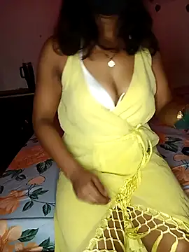 mayakapoor880 online show from April 30, 2026, 6:47 pm