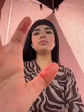 Shalom pink18 online show from May 13, 2026, 7:11 pm