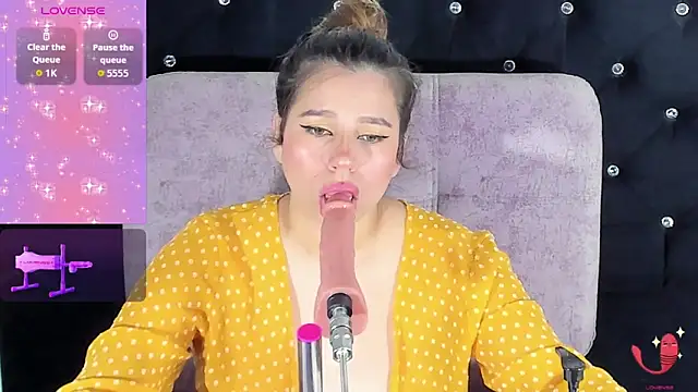 abby blond1 online show from April 13, 2026, 11:27 am