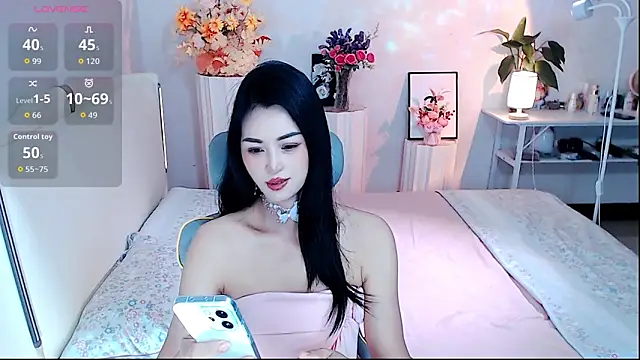 Snapshot of Evelyn-007 chatting on May 14, 2026, 2:24 pm Evelyn-007 online show from May 14, 2026, 2:24 pm