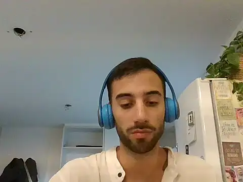 Snapshot of SantinnoVale chatting on March 16, 2026, 11:31 pm SantinnoVale online show from March 16, 2026, 11:31 pm