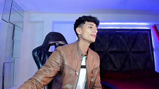 MaxiimoRomano  online show from April 9, 2026, 1:05 pm