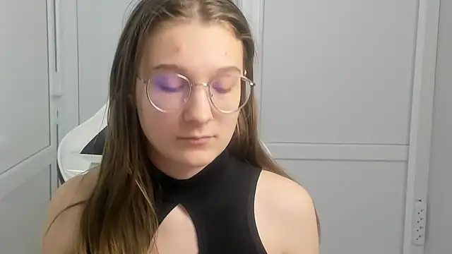 Mia kristal online show from March 20, 2026, 7:46 am