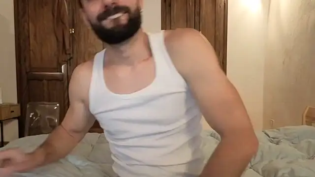 AmicisegretiITA online show from May 3, 2026, 9:48 am