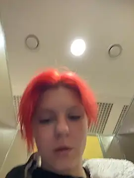 NinaParri online show from May 9, 2026, 4:28 am