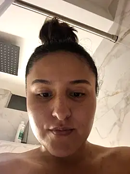 rafaella stefano online show from March 23, 2026, 10:58 pm