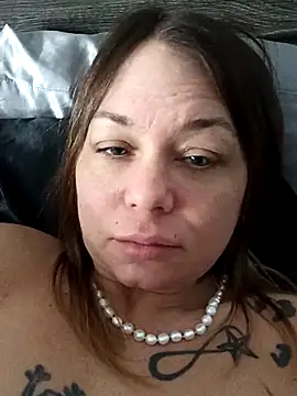 Couple qc online show from March 28, 2026, 2:05 pm