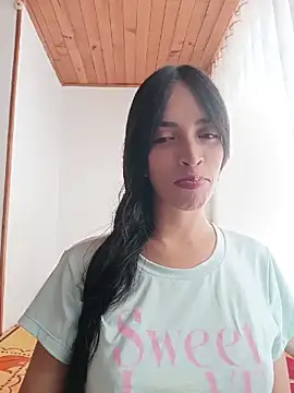 Snapshot of DolceLucie chatting on March 24, 2026, 5:40 pm DolceLucie online show from March 24, 2026, 5:40 pm