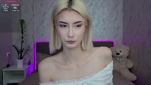 kittysocutie online show from May 11, 2026, 12:05 am