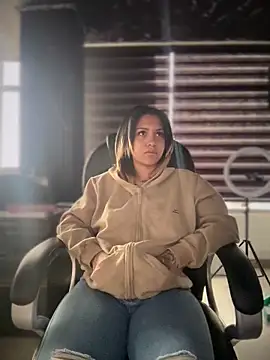 Laila LS online show from March 18, 2026, 1:36 pm