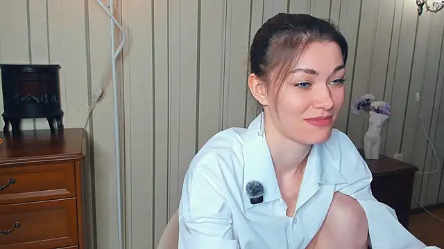 JulissaLipoma online show from April 10, 2026, 7:46 am