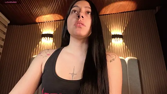 Melannyy V online show from April 14, 2026, 12:33 pm