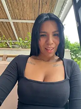 MonserratJons01 online show from May 5, 2026, 9:01 pm