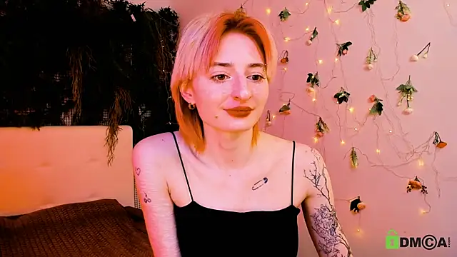 Kira  Cutie online show from May 15, 2026, 11:12 pm