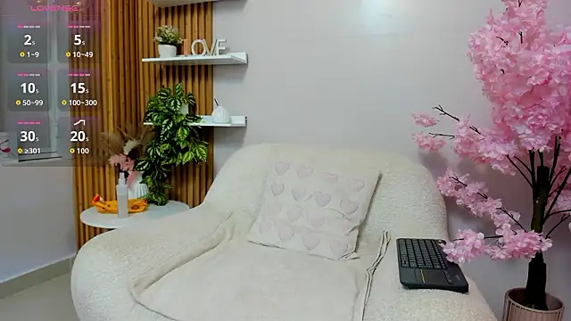 Maiasweet  online show from March 29, 2026, 2:22 am