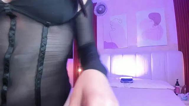 Maiasweet  online show from April 26, 2026, 2:09 am