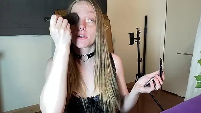 ElfGirlAna online show from April 7, 2026, 3:23 pm