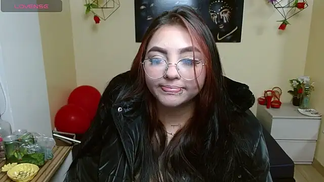 Miley Clarck online show from April 14, 2026, 12:33 pm
