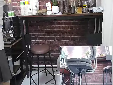 Snapshot of Latte-01 chatting on April 12, 2026, 3:11 am Latte-01 online show from April 12, 2026, 3:11 am