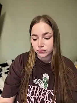 Snapshot of milana_millka chatting on March 27, 2026, 9:42 am milana millka online show from March 27, 2026, 9:42 am