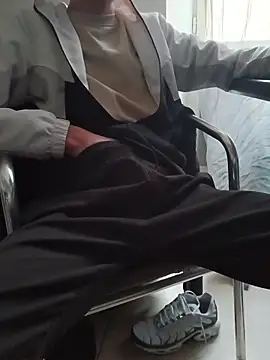 Skinboy06 online show from April 26, 2026, 1:09 pm